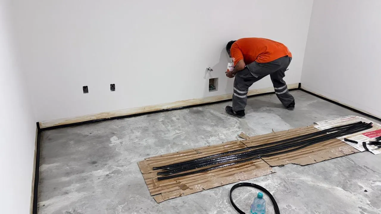 Piso Vinílico Conductivo para Quirófanos y Áreas Críticas